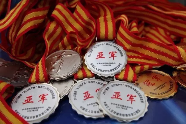 谁将率先退役：本-西蒙斯还是布朗尼？